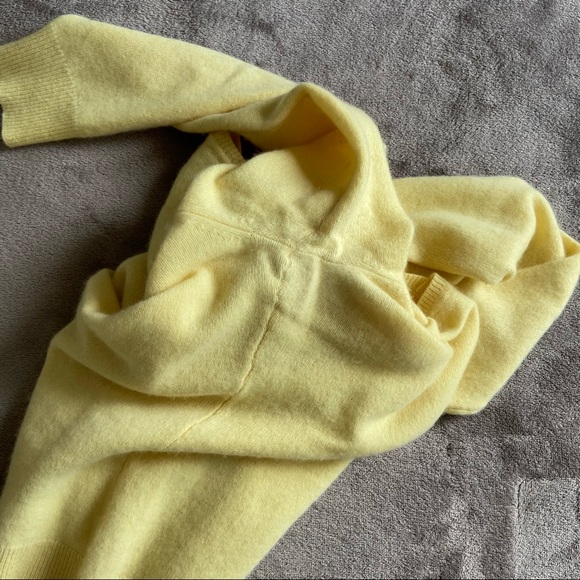 LORD&TAYLOR | 100% Cashmere Sweater - Picture 12 of 14